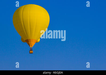 Due colorato i palloni ad aria calda Foto Stock