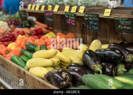 Verdure ad un mercato agricolo Stand Foto Stock