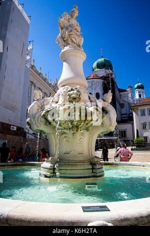 La piazza del mercato di Passau, Baviera, Germania. Foto Stock