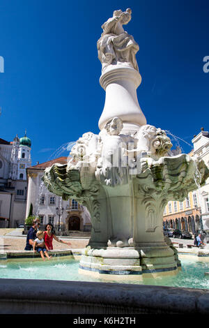 La piazza del mercato di Passau, Baviera, Germania. Foto Stock