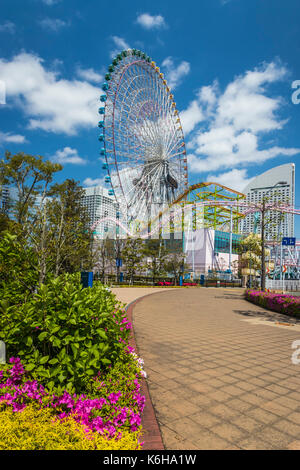 Il Cosmoworld parco divertimenti in Minato Mirai 21 seaside area urbana presso il porto della città di Yokohama, Giappone, Asia. Foto Stock