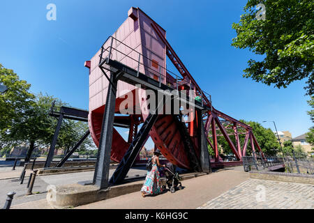 Rotherhithe Street ponte mobile in London, England, Regno Unito, Gran Bretagna Foto Stock