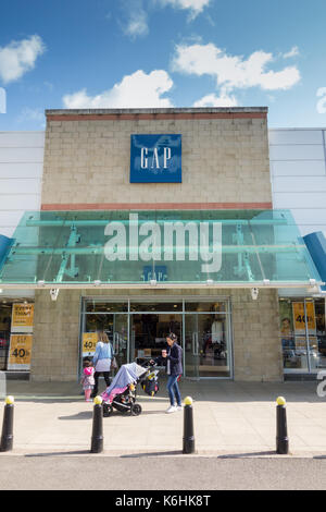 Ingresso al negozio Gap al Kew Retail Park, Richmond, Surrey, Londra, TW9, REGNO UNITO. Foto Stock