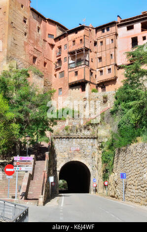 Albarracin, una delle più belle città della Spagna e considerato come monumento nazionale, nella provincia di Teruel (Spagna). tipici edifici Foto Stock