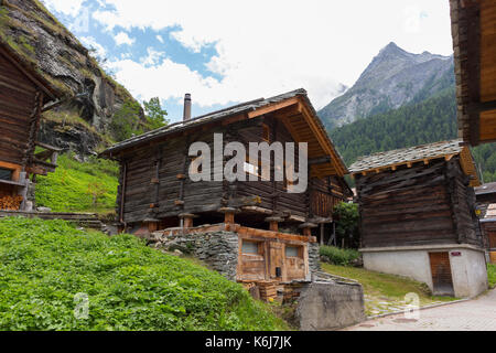 Les hauderes, Svizzera - cabina tradizionale alpi Pennine. Foto Stock