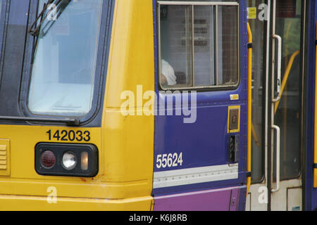 Treni funzionante a caccia di croce, Liverpool Foto Stock