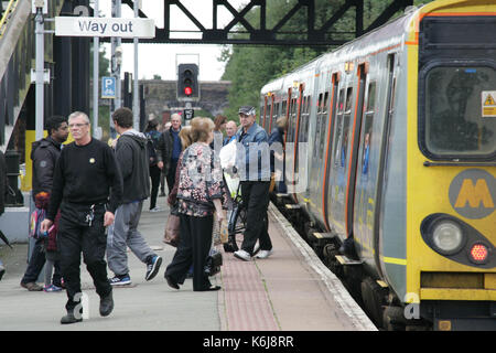 Treni funzionante a caccia di croce, Liverpool Foto Stock