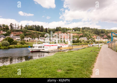 TRIER, Germania - 4 AGOSTO 2017: biglietteria presso Rundfahrten per escursioni in barca lungo il fiume Reno. Foto Stock