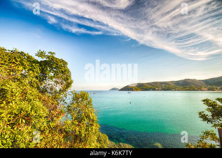 Vista panoramica della spiaggia da sogno in isola d'Elba in Toscana, Italia Foto Stock