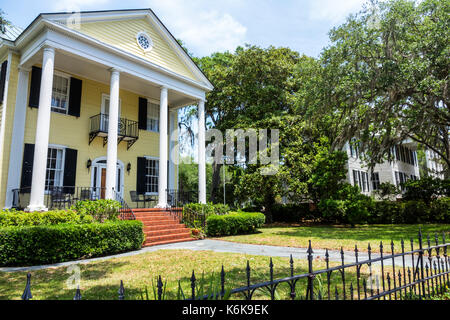 Beaufort South Carolina, Bay Street, casa, residenza, E. A. Scheper House,architettura,esterno,portico,cortile,recinzione in ferro battuto,colonne,SC170514006 Foto Stock