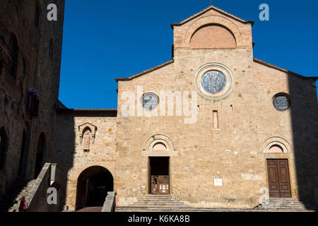 La chiesa collegiata di Santa Maria Assunta e San Gimignano Toscana Italia Europa UE Foto Stock