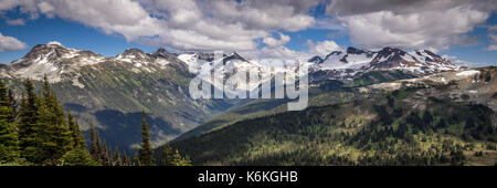 Vista panoramica delle montagne di Whistler, BC, Canada Foto Stock