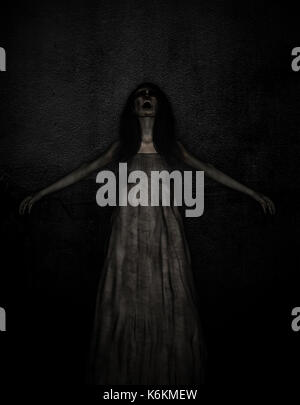 3d illustrazione di scary fantasma della donna nel buio,sfondo Horror,i supporti misti Foto Stock