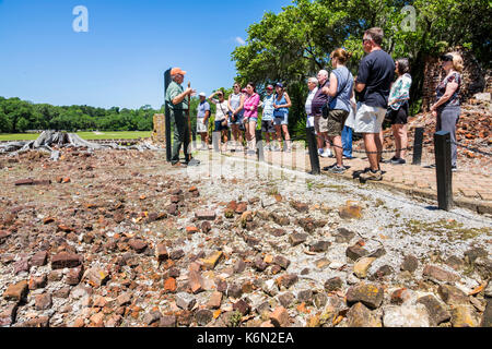 Charleston South Carolina, Middleton Place, Ashley River, piantagione di riso, antegubellum, 1730, giardino, rovine della casa principale, guida, spiega, parlando, ascoltare, SC170 Foto Stock