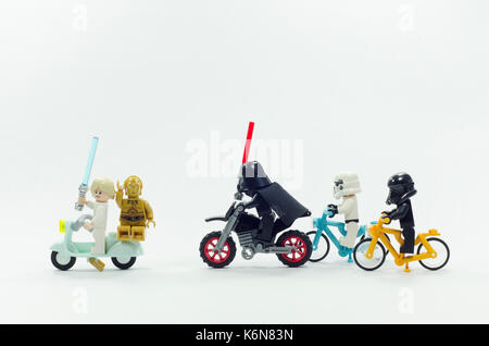 Lego Darth Vader a caccia di Luke Skywalker dan c3po robot Foto Stock