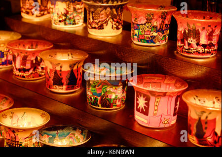 Luci in stallo sulla fiera di natale a Erbach nel Odenwald, Hesse, Germania Foto Stock