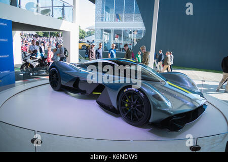 Aston Martin valkyrie in mostra presso lo stand michelin, Goodwood Festival della velocità 2017 Foto Stock