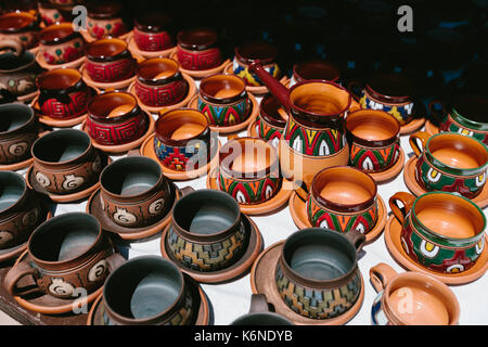 Coppette di argilla mercato delle pulci vernissage Yerevan, Armenia Foto Stock