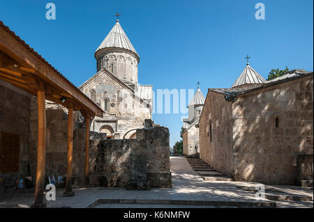 Armenia. cortile interno del monastero haghartsin. Chiesa di San Grigor, surb astvatsatsin, surb stepanos e il refettorio. Foto Stock
