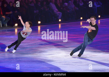 Mosca, Russia - 24 Febbraio 2014: Ksenia Stolbova e Fedor Klimov in azione durante il concerto di gala dei campioni olimpici nel pattinaggio artistico a Luzhniki Foto Stock