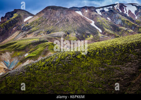 Landmannalaugar è un luogo nel Fjallabak Riserva Naturale nelle Highlands di Islanda. Esso si trova in corrispondenza del bordo di Laugahraun campo di lava, che è stato formato i Foto Stock