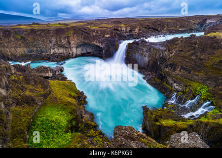 La cascata Aldeyjarfoss è situato nel nord dell'Islanda presso la parte settentrionale dell'altopiano Sprengisandur Road in Islanda Foto Stock