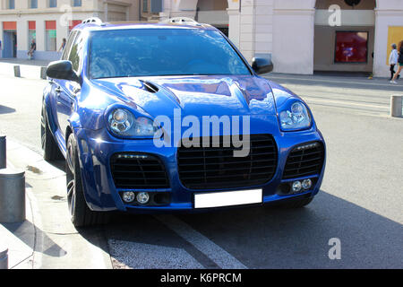 Blu tuning suv Foto Stock