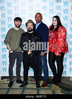 Da sinistra a destra, James Buckley, kenneth collard, Louis emerick e sharon rooney arriva per la uktv live nuova stagione lancio al Claridge Hotel di Londra. Foto Stock