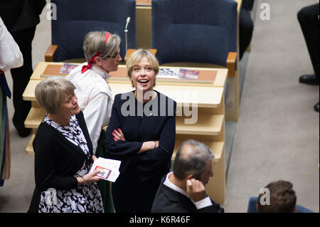 Stoccolma, Svezia, 12 settembre 2017. Apertura della sessione Riksdag. Cerimonia in Aula all'apertura della sessione di Riksdag. Ministro della Sanità e degli Affari sociali, Annika Strandhall (S), (destra) e Ulla Andersson (V). /Credit:Barbro Bergfeldt/Alamy Live News Foto Stock