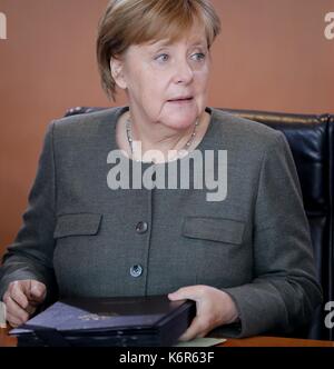 Berlino, Germania. Xiii Sep, 2017. Il cancelliere tedesco Angela Merkel (CDU) assiste la riunione del gabinetto nella cancelleria federale a Berlino, Germania, 13 settembre 2017. foto: kay nietfeld/dpa/alamy live news Foto Stock