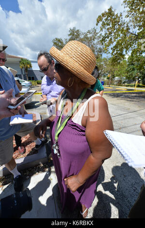 Miami Beach, Florida, Stati Uniti. 13th settembre 2017. (COPERTURA esclusiva) ***NO NY DAILIES*** ***SOLO USO EDITORIALE*** ***SOLO USO EDITORIALE*** Il Centro di riabilitazione di Hollywood Hills, ha confermato che ha avuto una prolungata interruzione dell'alimentazione al trasformatore che ha alimentato il sistema di aria condizionata della struttura a causa dell'uragano Extreme di categoria 5 Irma.'Tre è morto nella casa di cura, E altri tre sono morti dopo essere stati trasportati nelle strutture del Memorial Healthcare System, i funzionari della città hanno dichiarato il 13 settembre 2017 a Hollywood, Florida People: Fiona Wilson Credit: Mpi122/Media Punch/Alamy Live News Foto Stock