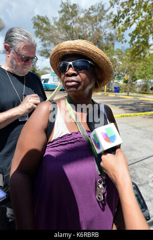 Miami Beach, Florida, Stati Uniti. 13th settembre 2017. (COPERTURA esclusiva) ***NO NY DAILIES*** ***SOLO USO EDITORIALE*** ***SOLO USO EDITORIALE*** Il Centro di riabilitazione di Hollywood Hills, ha confermato che ha avuto una prolungata interruzione dell'alimentazione al trasformatore che ha alimentato il sistema di aria condizionata della struttura a causa dell'uragano Extreme di categoria 5 Irma.'Tre è morto nella casa di cura, E altri tre sono morti dopo essere stati trasportati nelle strutture del Memorial Healthcare System, i funzionari della città hanno dichiarato il 13 settembre 2017 a Hollywood, Florida People: Fiona Wilson Credit: Mpi122/Media Punch/Alamy Live News Foto Stock