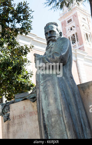 Monumento a Ulisse Dini di Pisa Toscana Italia Europa UE Foto Stock