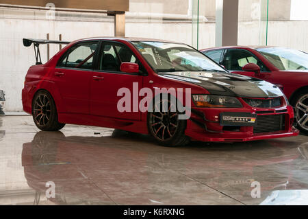 La Mitsubishi Lancer Evo IX dopo la modifica nello showroom di U2 autovetture nell'area Fengyiqiao di Pechino. Foto Stock