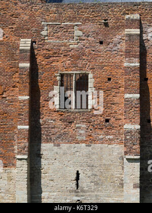 Una foto di un mattone muro di castello. Foto Stock