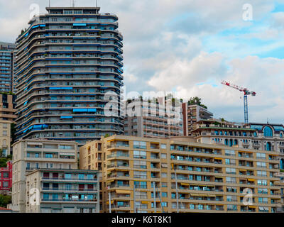 Una foto dei molti edifici residenziali di Monaco. Foto Stock