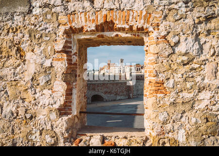 Il telaio a cornice del borgo medievale di Antibes, cote d'Azur, in Francia Foto Stock