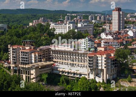 La Bulgaria, centrale Monti, Veliko Tarnovo, New Town, vista in elevazione Foto Stock