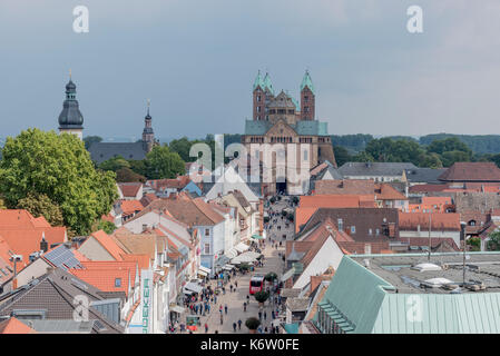 Speyer, GER, Rheinland-Pfalz - Settembre 02, Speyer von oben, Altpörtel Aussichtsplattform . Im Bild: Blick zum Kaiserdom . Foto Stock