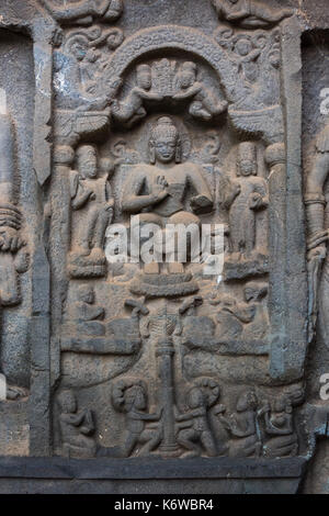 Il carving all'entrata Chaitya a Karla, Maharashtra, India Foto Stock
