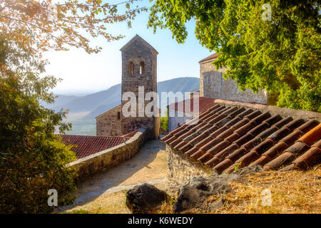 Vista panoramica del Monastero di Nekresi nella luce solare sognante, paese della Georgia Foto Stock