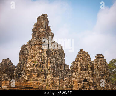 Faccia le torri, Stone Faces, bodhisattva lokeshvara, Avalokiteshvara, rovine di templi, tempio Bayon, Angkor Thom complessa Foto Stock