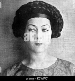 Alla NAZIMOVA (1879-1945) attrice russa con Elliot Cabot nel 1919 Foto Stock