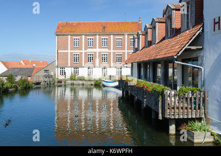 Hotel de la Plage e Musee du Moulin nella graziosa cittadina balneare di Wissant nel Pas-de-Calais regione del nord della Francia Foto Stock