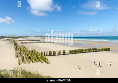 La grande spiaggia di sabbia al francese cittadina balneare di Wissant nel Pas-de-Calais regione del nord della Francia Foto Stock