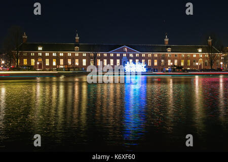 Amsterdam, Paesi Bassi - 5 gennaio 2017: creative arte luce davanti al Museo Hermitage durante il festival della luce in Amsterdam Foto Stock