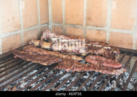 Tradizionale barbecue argentino asado o. Buenos Aires, Argentina Foto Stock