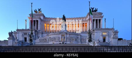 Italia Lazio Roma centro storico sono classificati come patrimonio mondiale dall' UNESCO, Piazza Venezia, il Monumento Nazionale a Vittorio Emanuele II o il Vittoriano noto anche come Altare della Patria, Museo del Risorgimento italiano di unificazione museo Foto Stock