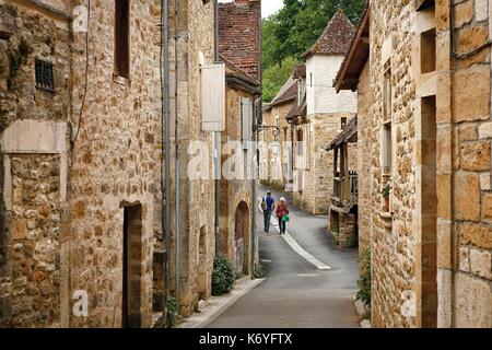 Francia, Lot, elencati a grandi siti turistici in Midi Pirenei, Carennac, la valle del fiume Dordogne, indicati come i più bei villaggi di Francia, Carennac, borgo medievale street Foto Stock