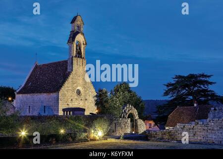 Francia, Lot, elencati a grandi siti turistici in Midi Pirenei, Rocamadour, Hospitalet, parco naturale regionale Causses du Quercy, Hospitalet della cappella di notte Foto Stock